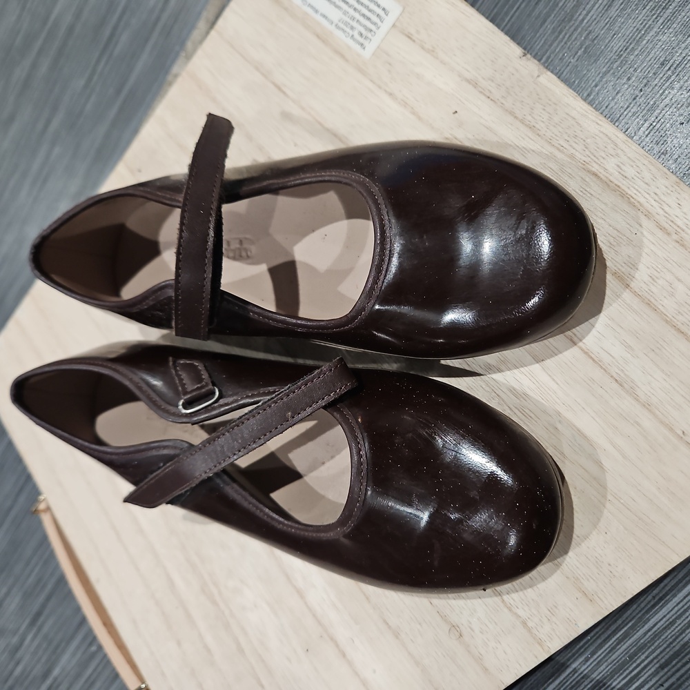 Girls shoes